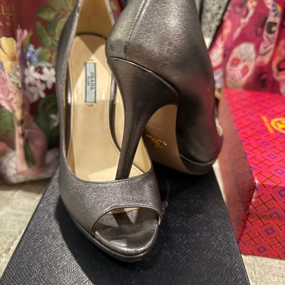 Prada Black Heels Elegant Design - Picture 3 of 11